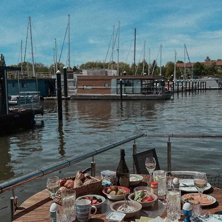 Hausboot Seeadler Ihre Private Auszeit Am Wasser Mit Sauna, Hunde Willkommen Villa