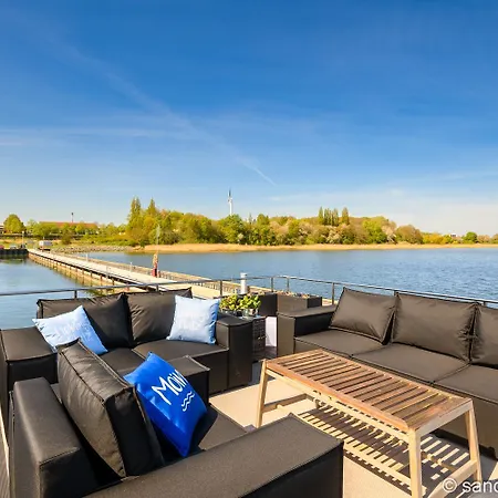 Seeadler Hausboot Deine Auszeit auf dem Wasser Hausboot festliegend mit 360Grad Dachterrasse, 2 Badezimmer, 2 Hunde
