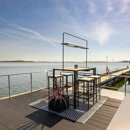 Villa Seeadler Hausboot Deine Auszeit auf dem Wasser Hausboot festliegend mit 360Grad Dachterrasse, 2 Badezimmer, 2 Hunde *