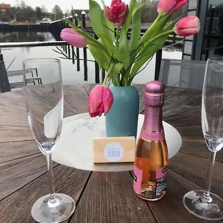 Villa Hausboot Seeadler Ihre Private Auszeit Am Wasser Mit Sauna, Hunde Willkommen *