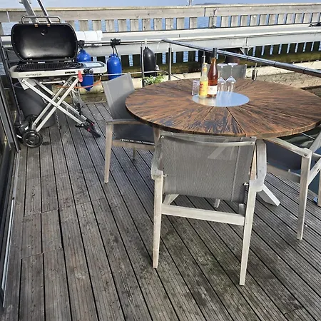 Villa Seeadler Hausboot Deine Auszeit auf dem Wasser Hausboot festliegend mit 360Grad Dachterrasse, 2 Badezimmer, 2 Hunde