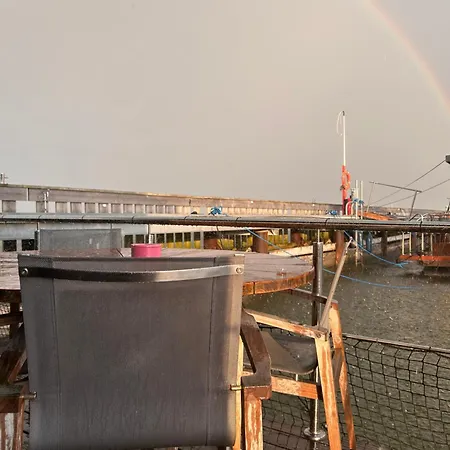 Seeadler Hausboot Deine Auszeit auf dem Wasser Hausboot festliegend mit 360Grad Dachterrasse, 2 Badezimmer, 2 Hunde *