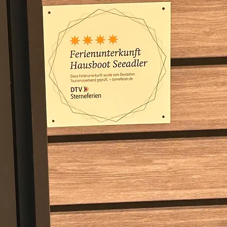 Seeadler Hausboot Deine Auszeit auf dem Wasser Hausboot festliegend mit 360Grad Dachterrasse, 2 Badezimmer, 2 Hunde Villa Stralsund
