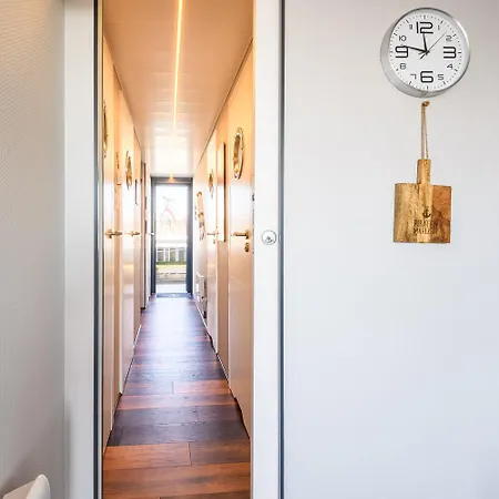 Villa Seeadler Hausboot Deine Auszeit auf dem Wasser Hausboot festliegend mit 360Grad Dachterrasse, 2 Badezimmer, 2 Hunde *