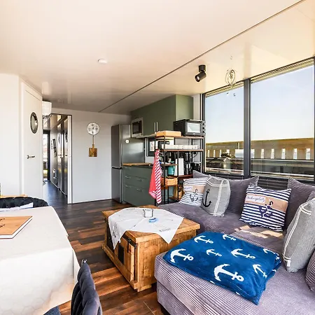 Villa Hausboot Seeadler Ihre Private Auszeit Am Wasser Mit Sauna, Hunde Willkommen *