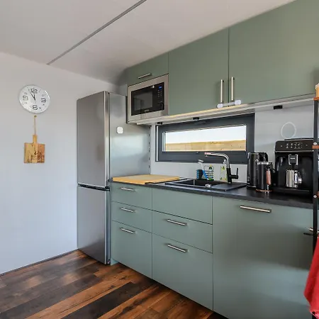 Seeadler Hausboot Deine Auszeit auf dem Wasser Hausboot festliegend mit 360Grad Dachterrasse, 2 Badezimmer, 2 Hunde
