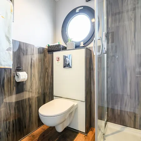 Villa Hausboot Seeadler Ihre Private Auszeit Am Wasser Mit Sauna, Hunde Willkommen