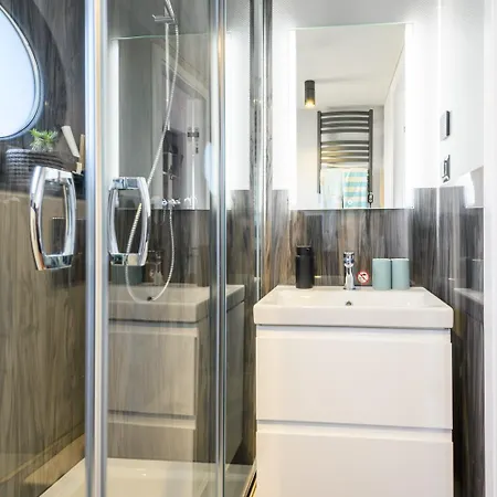 Hausboot Seeadler Ihre Private Auszeit Am Wasser Mit Sauna, Hunde Willkommen