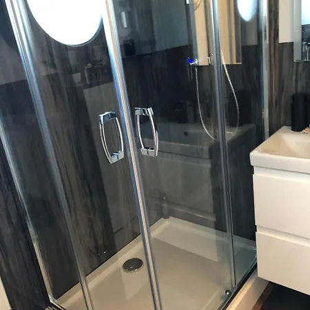 别墅 Hausboot Seeadler Ihre Private Auszeit Am Wasser Mit Sauna, Hunde Willkommen 施特拉尔松德